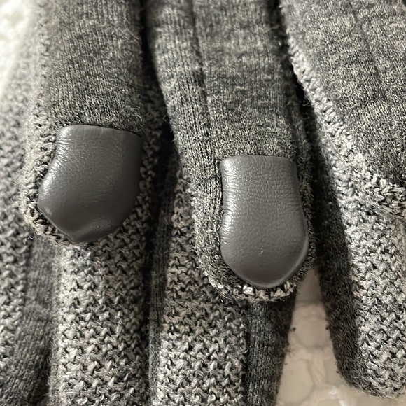 Joe Fresh stylish fleece lined gloves with tech friendly finger tip - Picture 4 of 6